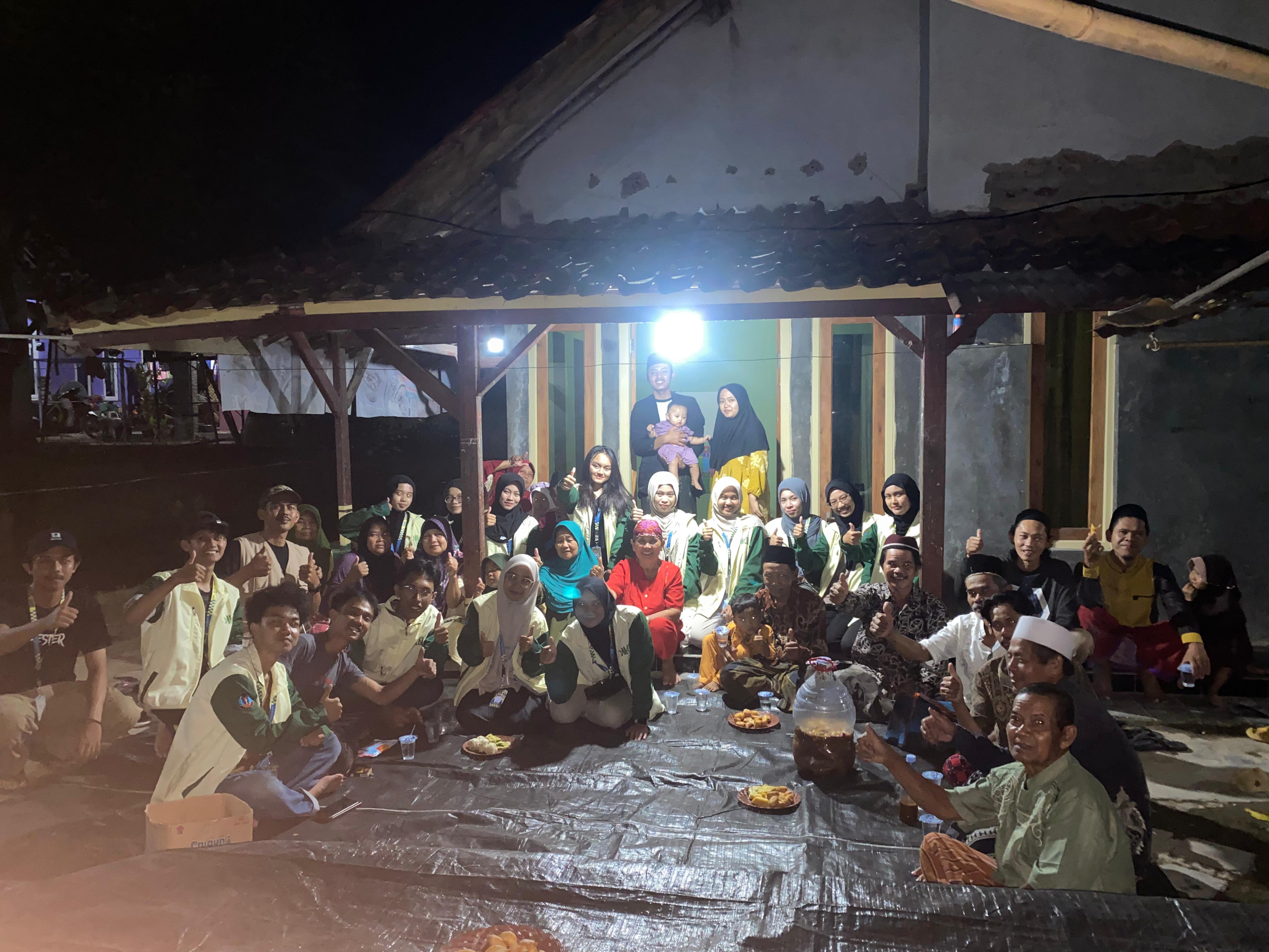 OLAH SAMPAH JADI MANFAAT! MAHASISWA KKN UNIKU KENALKAN PEMBUATAN ECOENZYME DI DUSUN MUARA