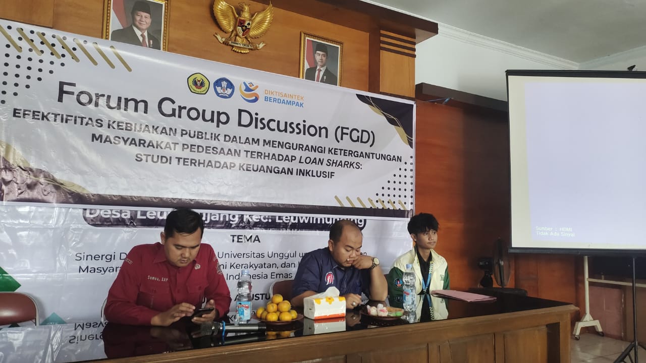 Cegah Jeratan Digital! Desa Leuwikujang Gelar Sosialisasi Bahaya Judol & Pinjol bersama UNIKU